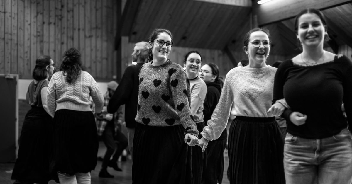 reportage photo cercle celtique bretagne breizh nevez répétition et coulisses noir et blanc danse traditionnelle bretonne