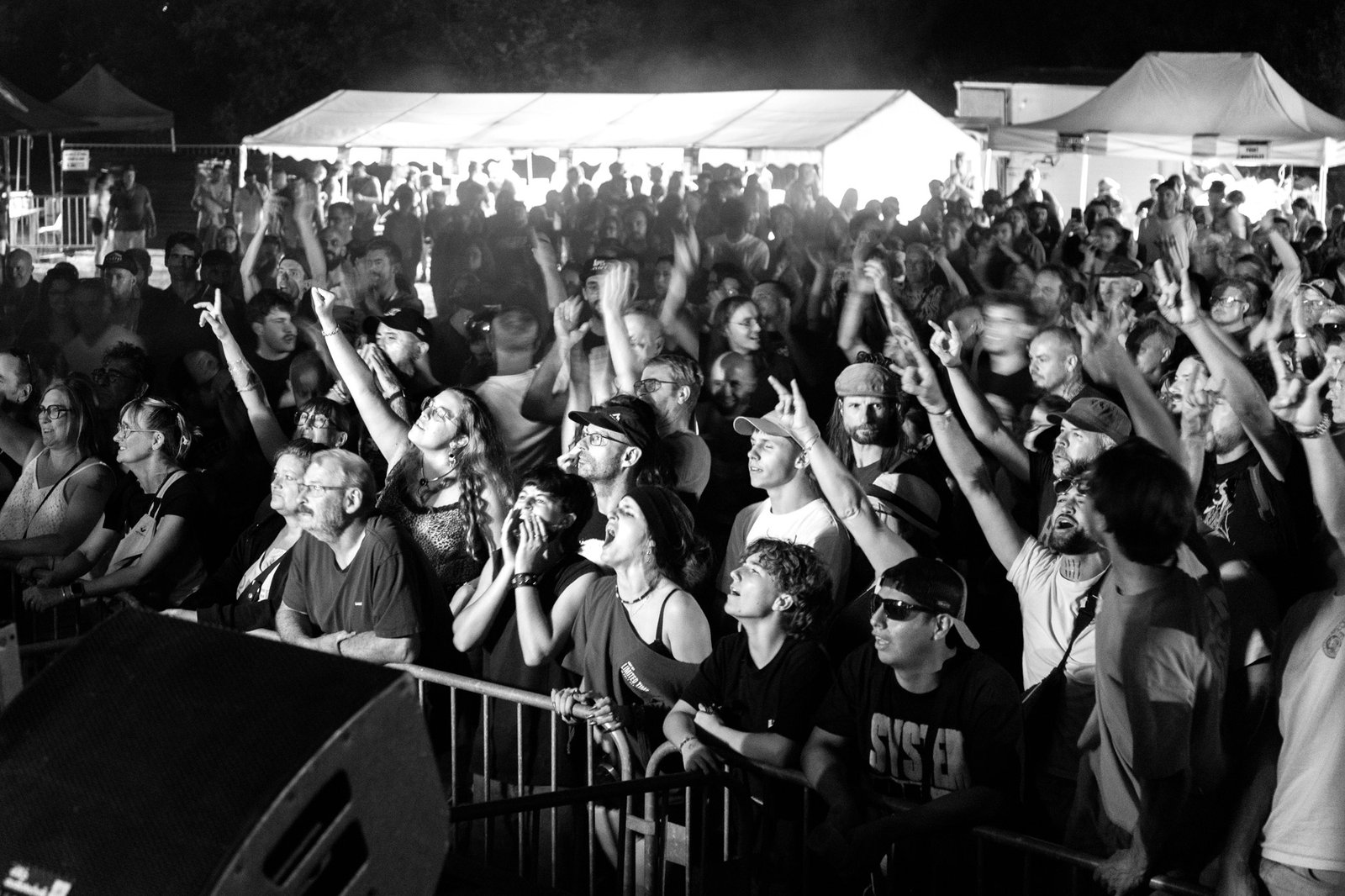 reportage photographie noir et blanc concert public festival groupe rock breton moundrag 