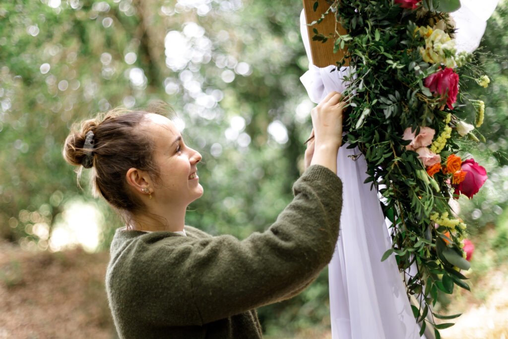 reportage documentaire fleuriste au domaine du porho à saint nolff dans le morbihan en bretagne composition florale et savoir-faire