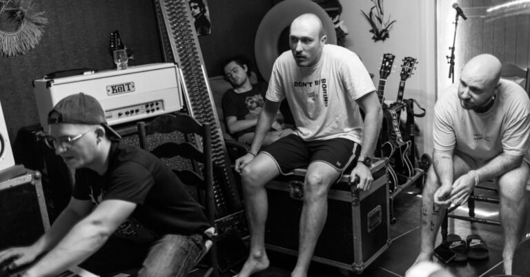 Lire la suite à propos de l’article Dans les coulisses | séance de composition d&rsquo;un groupe de rock